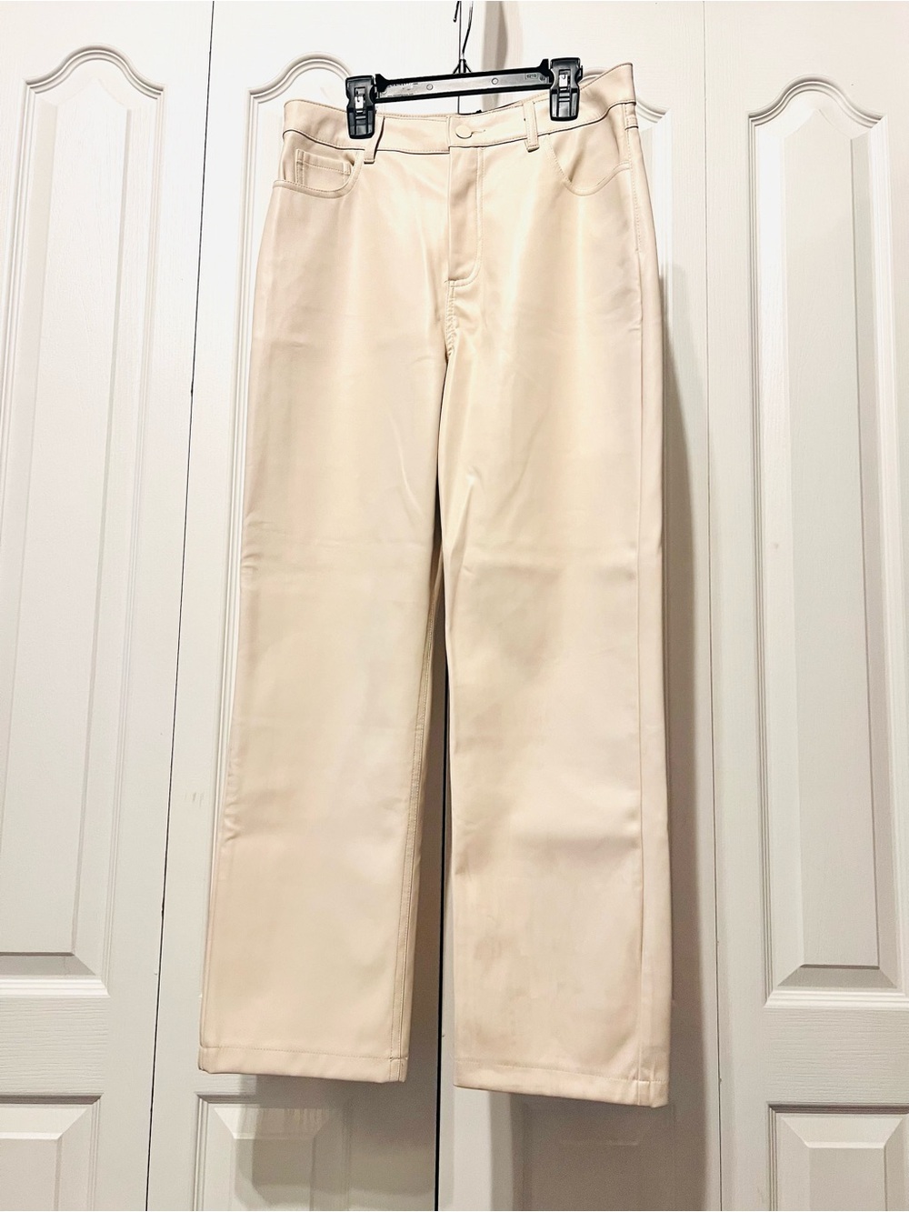 Haute Monde-NWT-Cream Straight-Leg Zip Up Faux Leather Pants-Medium-Stretch-Casu
